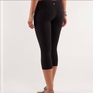 Women’s Black Lululemon Cropped Leggings